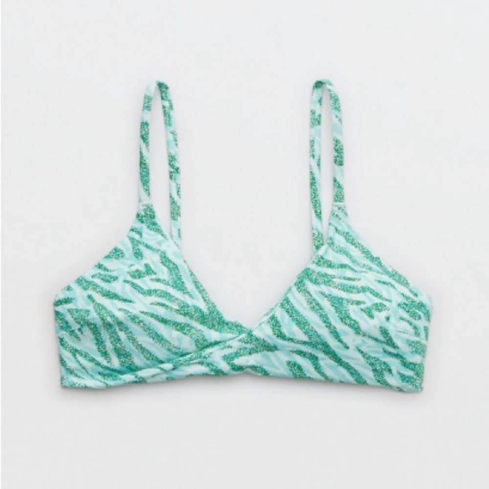 Aerie “Del Ray” twist scoop bikini top. Size medium.